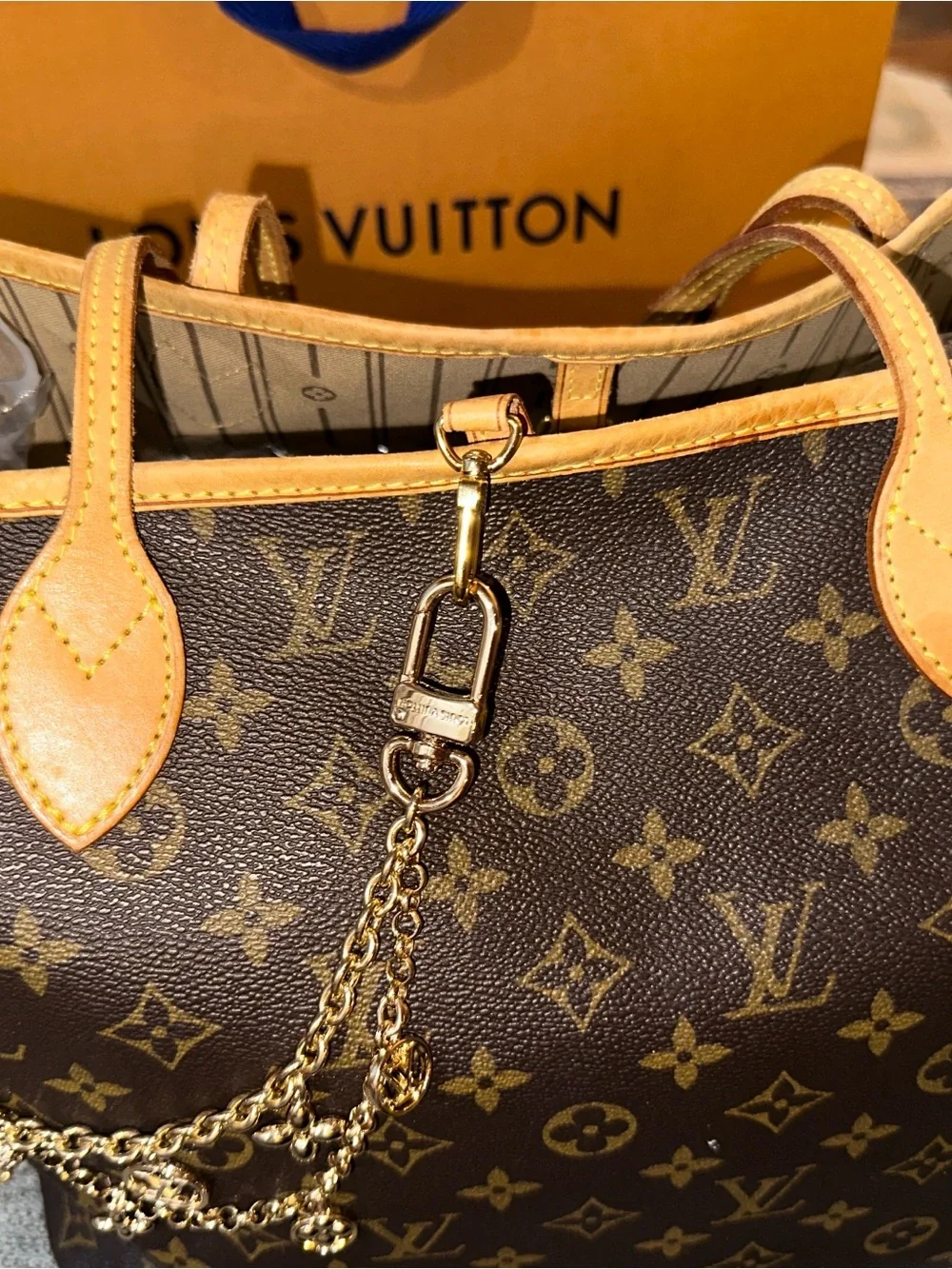 Authentic Louis Vuitton Neverfull Monogram Canvas Tote with Vachetta Trim - Picture 10 of 16